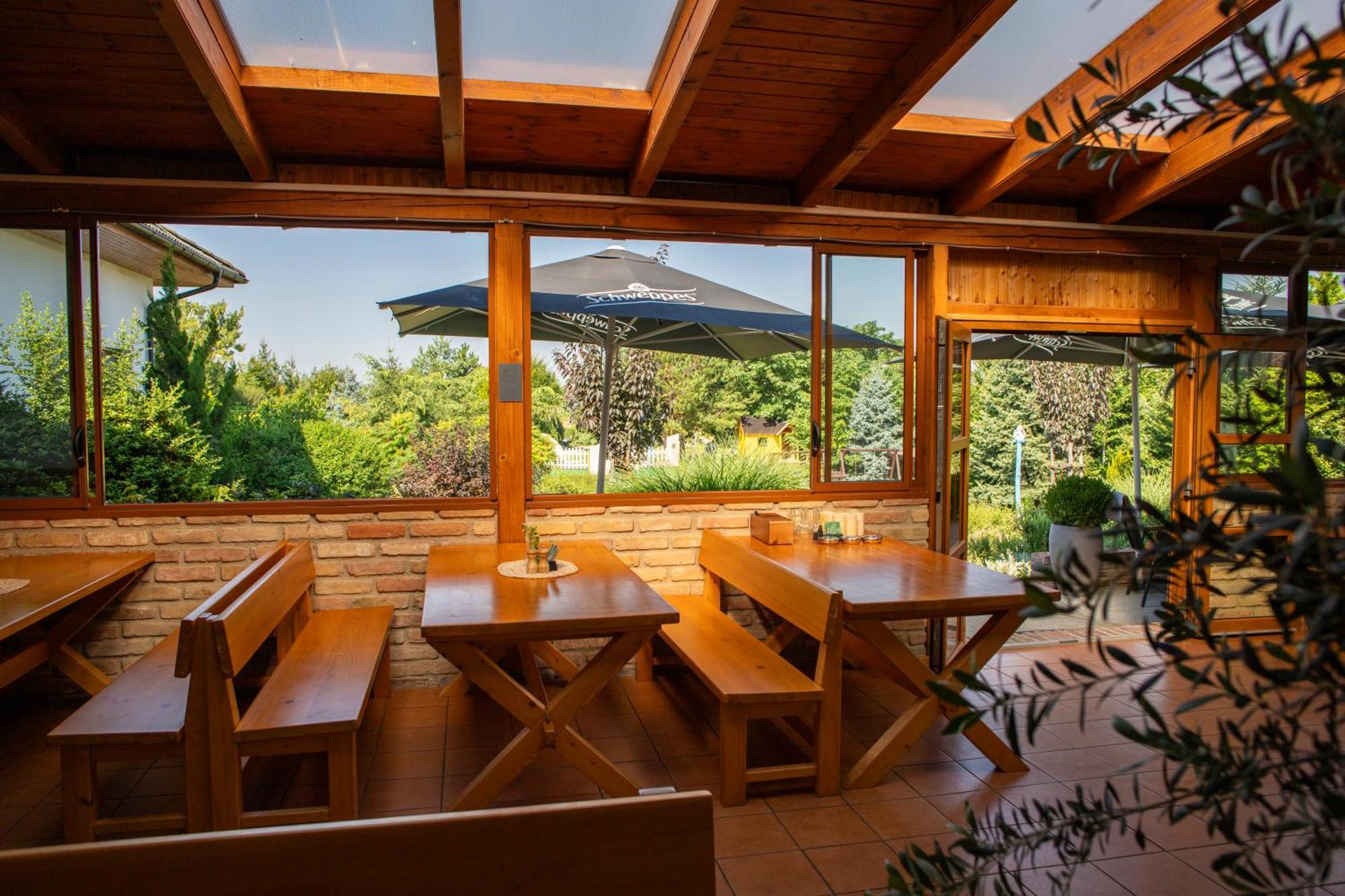 Amenity Penzion Horni Vestonice Exterior foto
